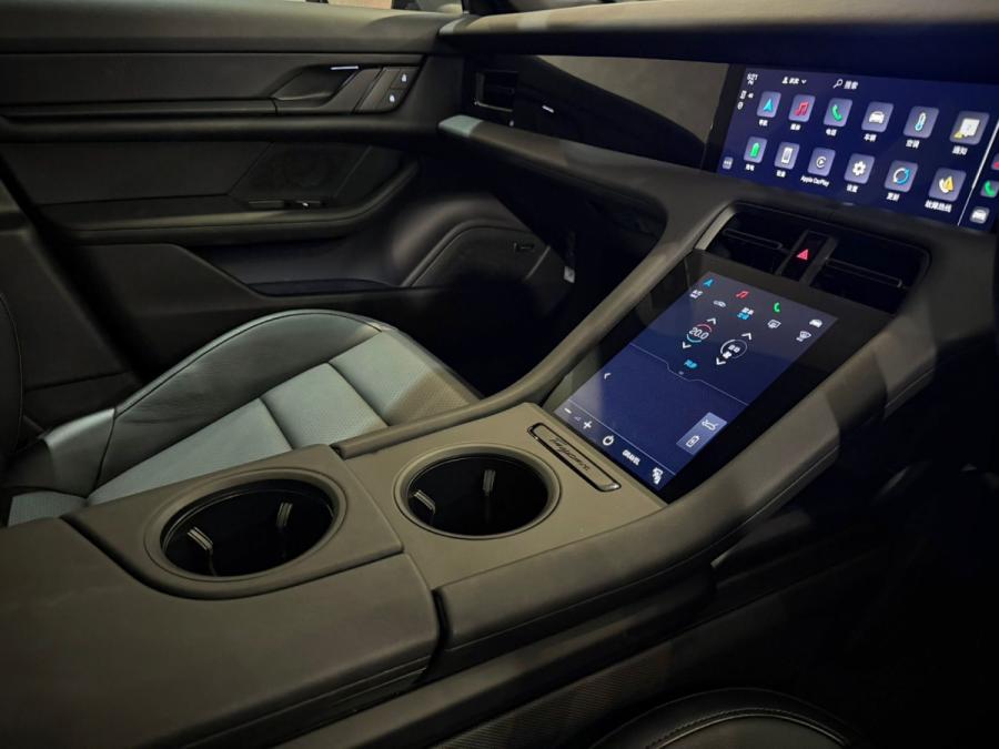 TAYCAN 4 CROSS TURISMO - Image 6